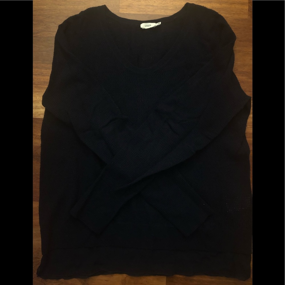 vince lightweight v-neck sweater in navy, size S